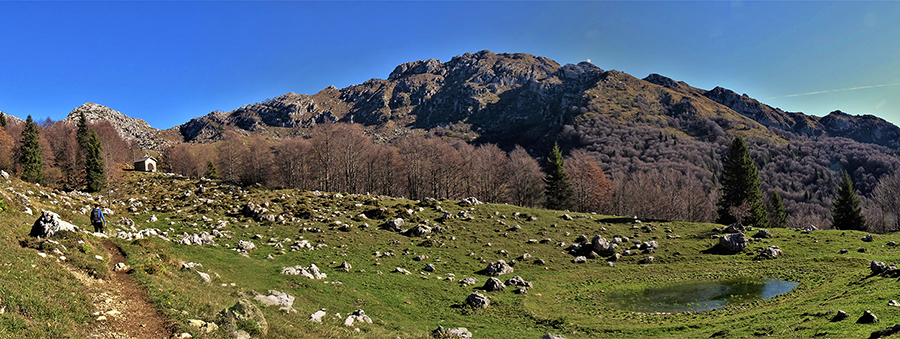 Salendo sul sent. 502 berlla vista sulle cime d'Alben vicino alla cappella di San Rocco
